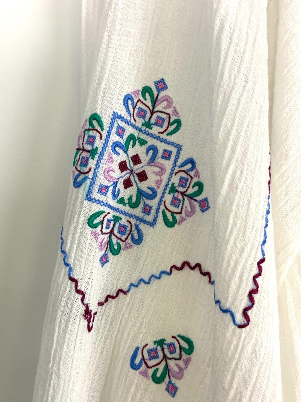 J Peterman Embroidered Cotton Peasant Blouse White Boho Tassel Split Neck Sz L - Picture 4 of 16